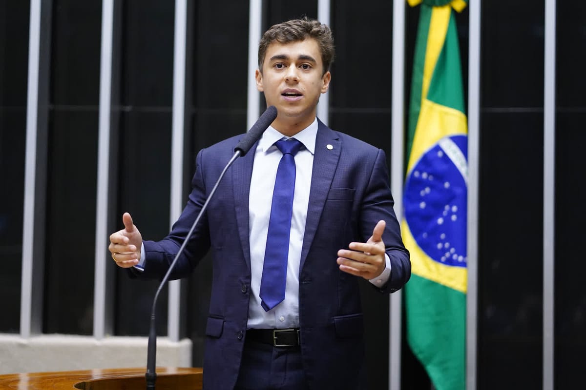 Nikolas Ferreira na tribuna da Câmara dos Deputados