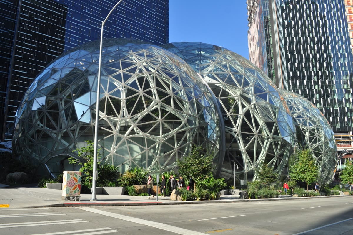 Amazon lucra US$ 20,7 bilhões no 3º trimestre com salto da nuvem