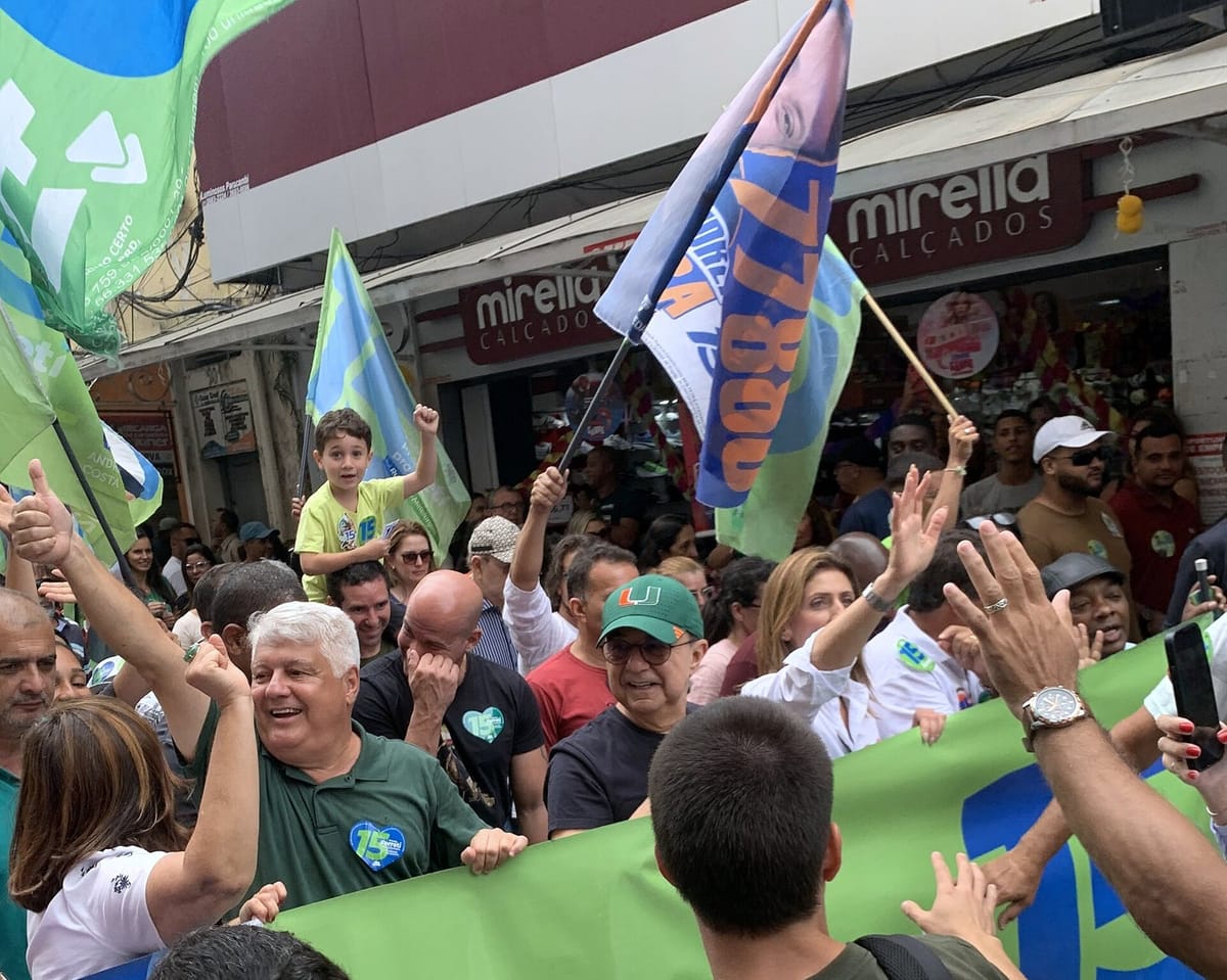 Passeata da campanha eleitoral de Claudio Ferreti no sábado, véspera do pleito eleitoral. Fotos tiradas na Rua do Comércio, Centro, Angra dos Reis.