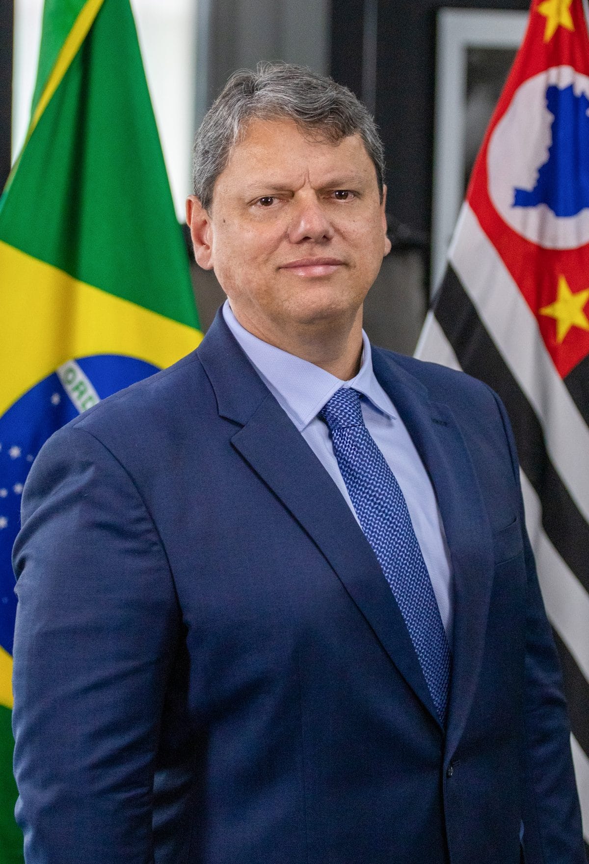 Tarcísio diz que aconselhou Flávio a ficar no Brasil após a derrota