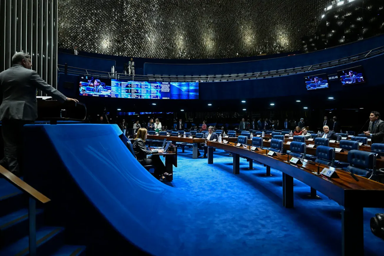 Senado Federal aprova texto alternativo para suspender aumento do IOF