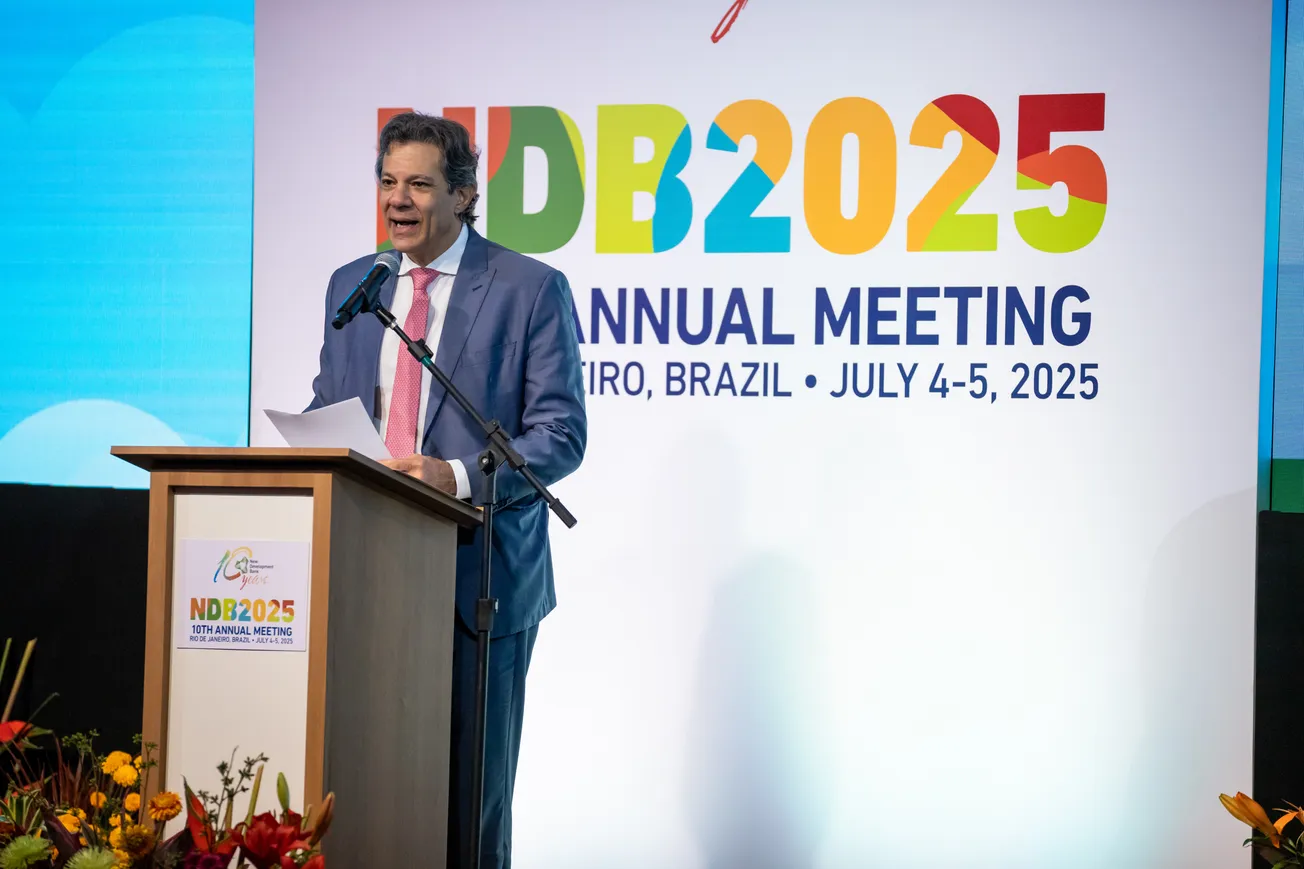 Haddad e Lula choram por tarifa de 50% dos EUA, culpa é dos Bolsonaros