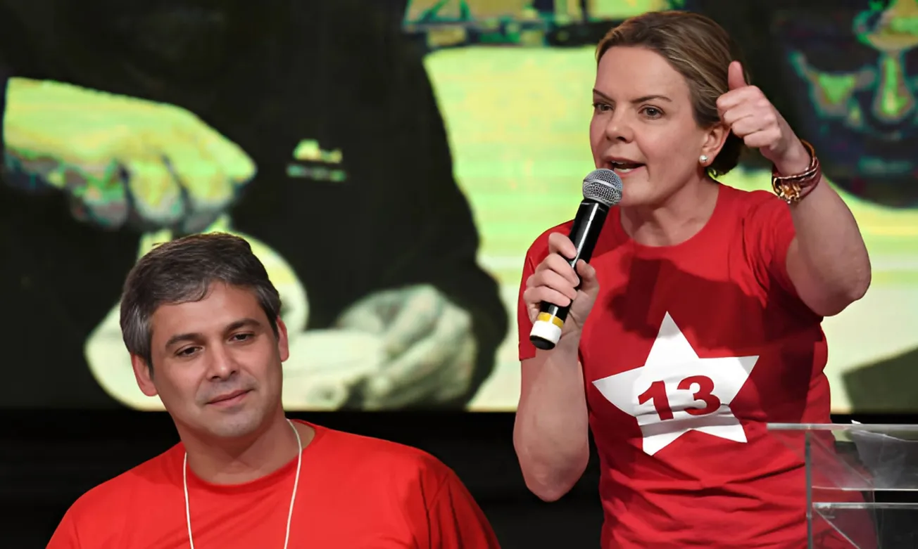 PT pede bloqueio do salário de Eduardo Bolsonaro por ausência