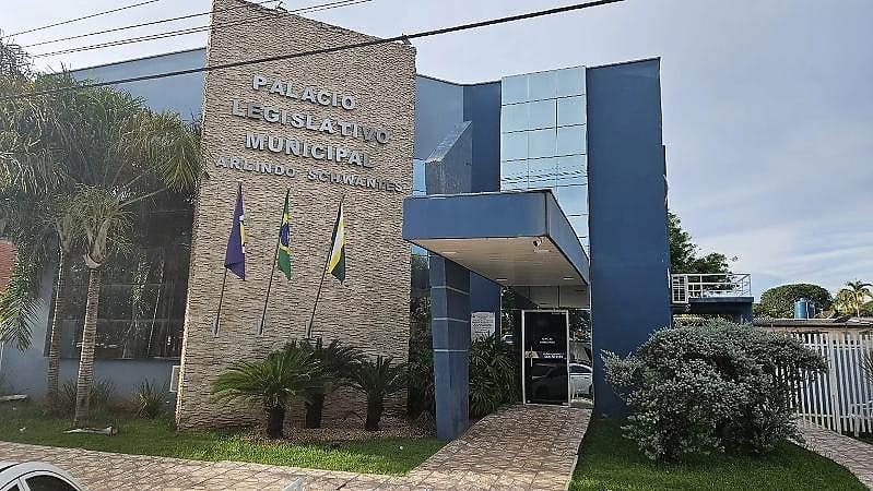 Fachada do Palácio Legislativo Municipal Arlindo Schwantes, sede da Câmara de Canarana