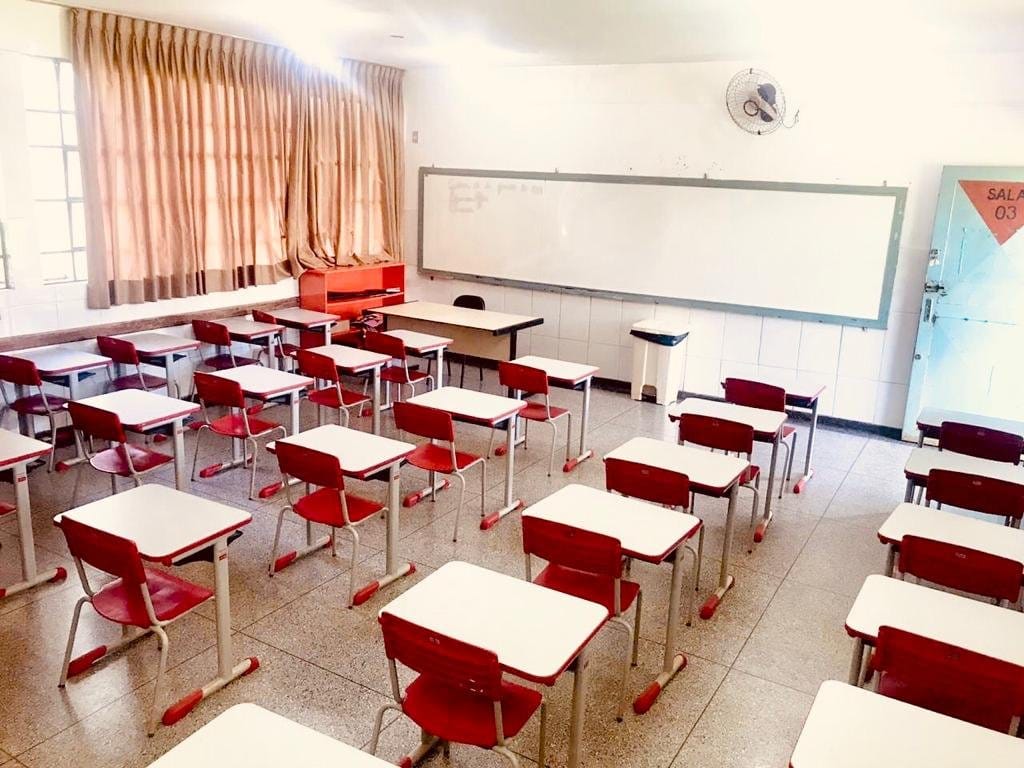 Escola modelo do bairro Goiânia 2, construída em homenagem a historiadora de mesmo nome da escola. Tendo sua importância na educação publica regional.