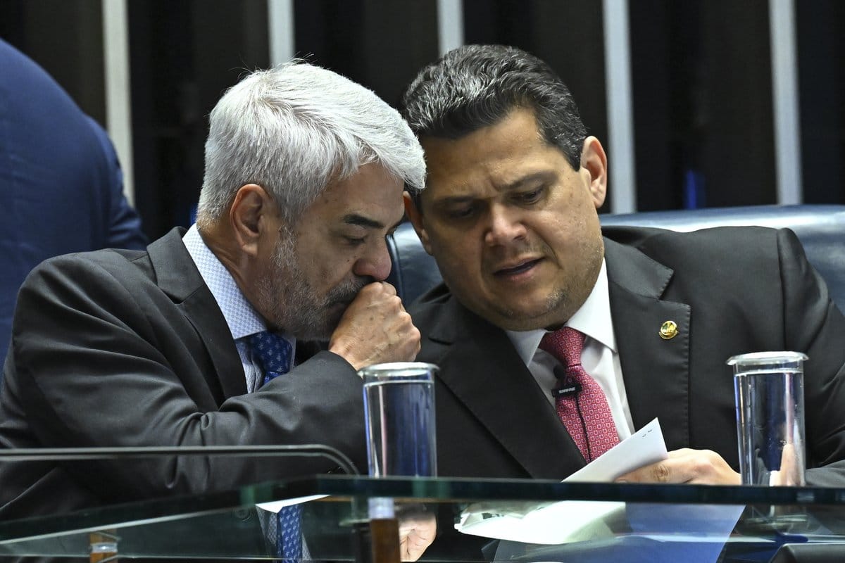 Senadores reafirmam resultado da eleição em sessão no plenário