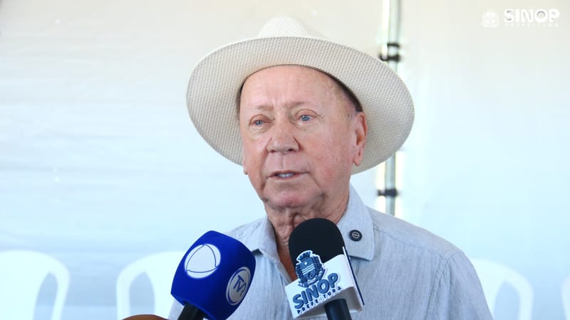 Prefeito de Sinop, Roberto Dorner, durante atendimento à imprensa
